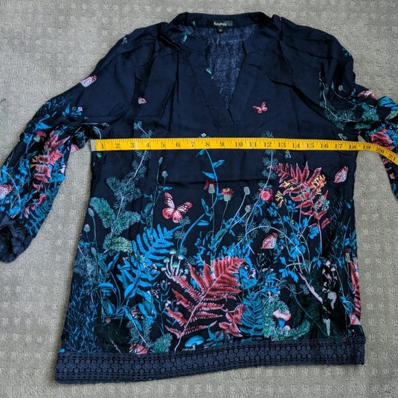 Light Weight Butterfly and Flower Top - Picture 5 of 8